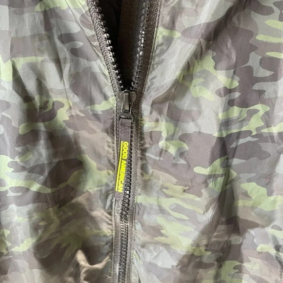 Good American Fast Track Camo Running Jacket Coat Sz 3/L - Picture 7 of 8